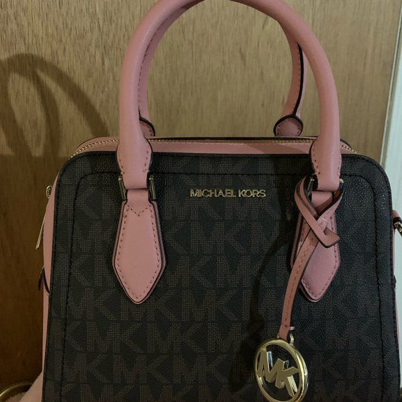 Michael Kors logo purse - Picture 2 of 13